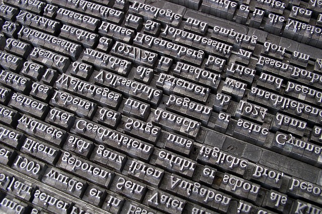 Typografia w projektowaniu graficznym: Jak dobrać czcionki, które zwiększą czytelność?